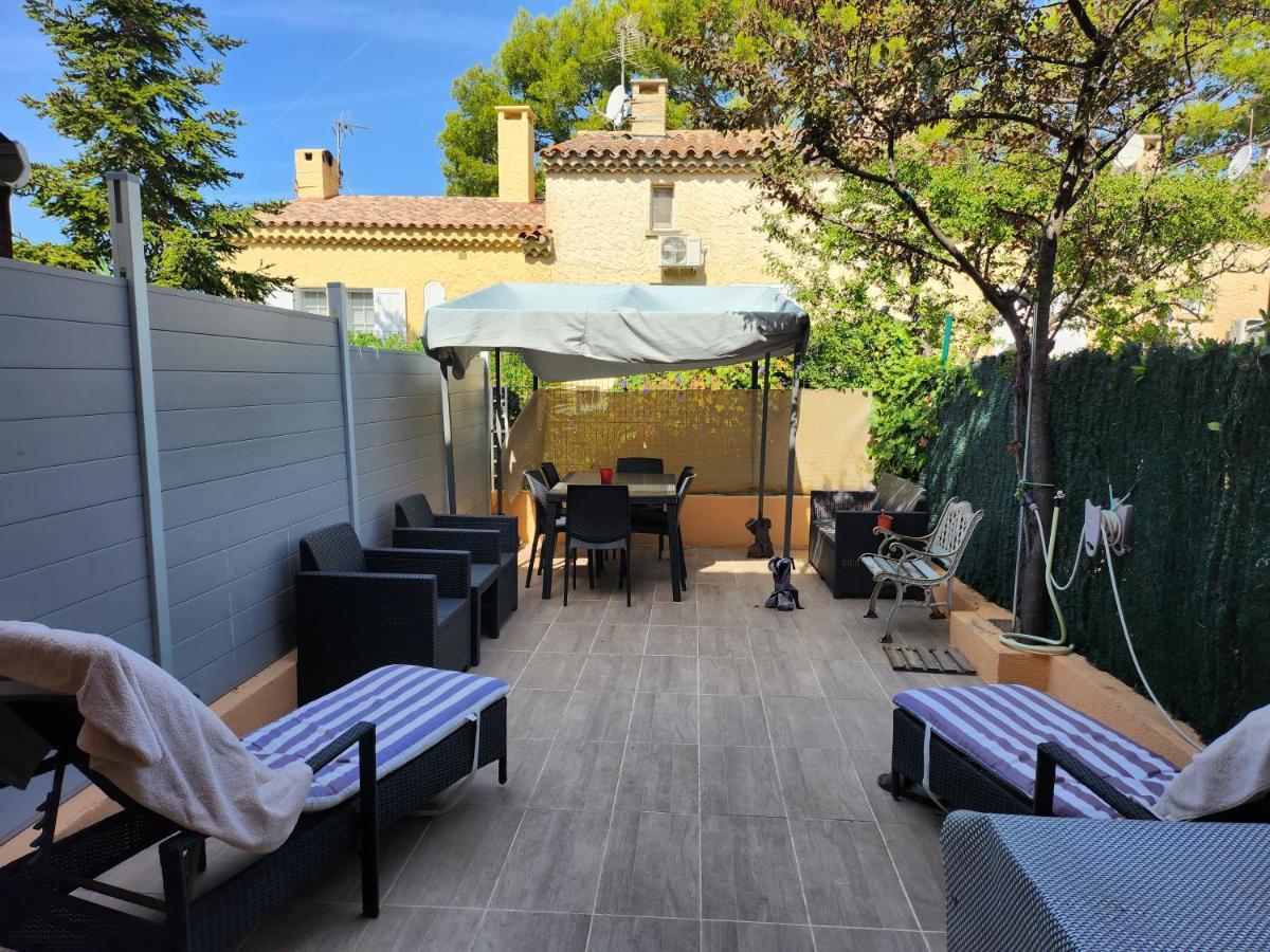 Petit coin de paradis au soleil près de la mer Saint-Cyr-sur-Mer Eksteriør billede